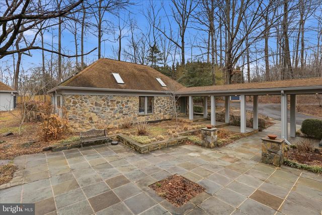 945 HICKORY RUN LN, Great Falls, VA 22066