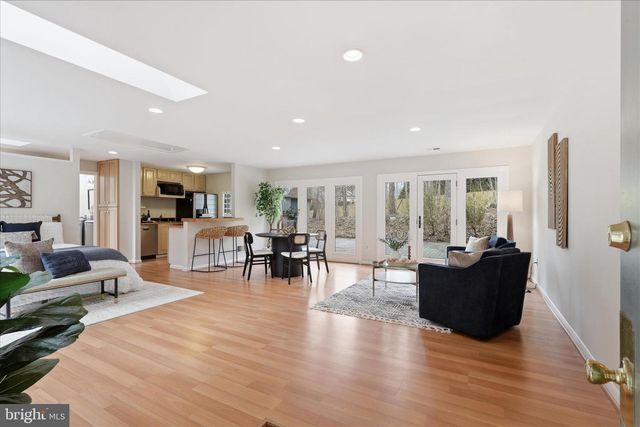 945 HICKORY RUN LN, Great Falls, VA 22066