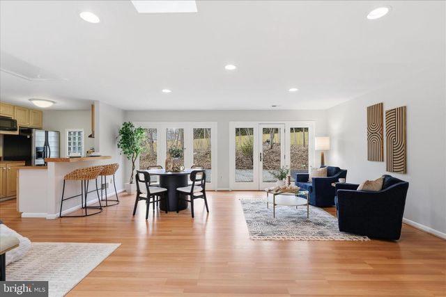 945 HICKORY RUN LN, Great Falls, VA 22066