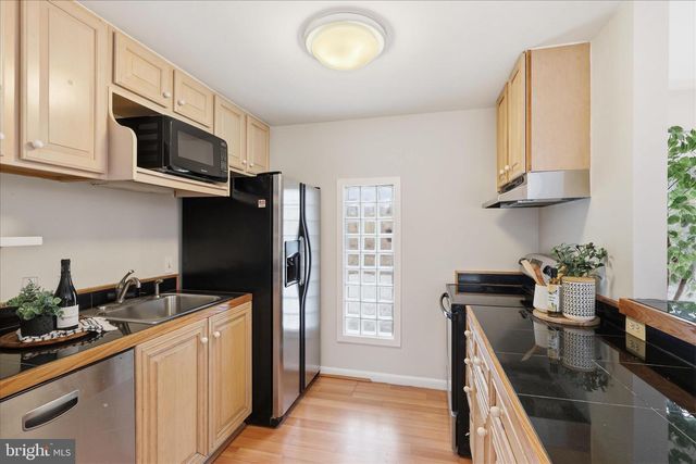 945 HICKORY RUN LN, Great Falls, VA 22066