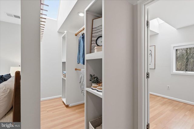 945 HICKORY RUN LN, Great Falls, VA 22066