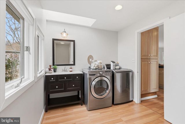 945 HICKORY RUN LN, Great Falls, VA 22066