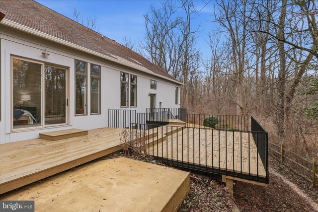 945 HICKORY RUN LN, Great Falls, VA 22066