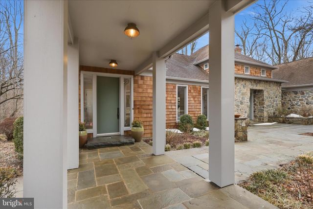 945 HICKORY RUN LN, Great Falls, VA 22066