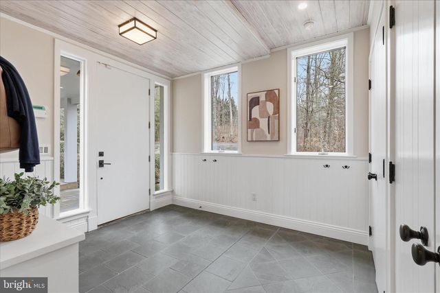 945 HICKORY RUN LN, Great Falls, VA 22066