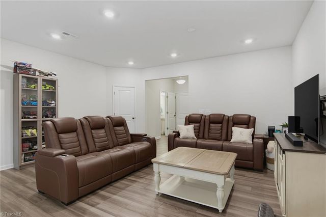4020 Beckton Trail, Jamestown, NC 27282