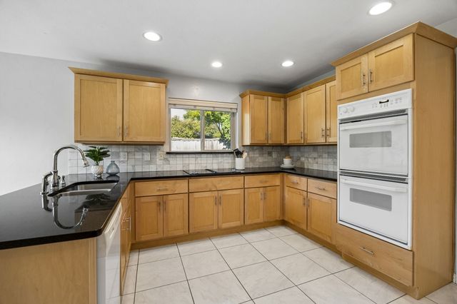 6802 Mccallum Boulevard, Dallas, TX 75252