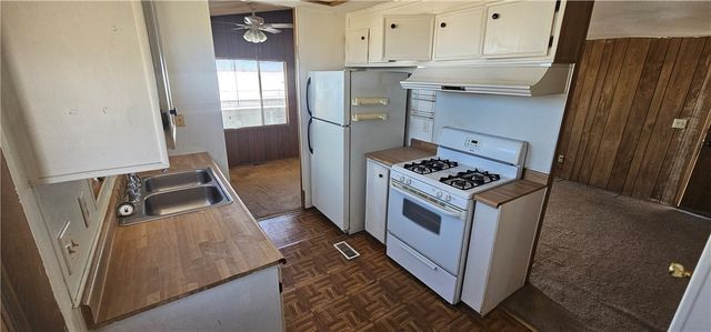 7507 W Shinarump Drive, Golden Valley, AZ 86413