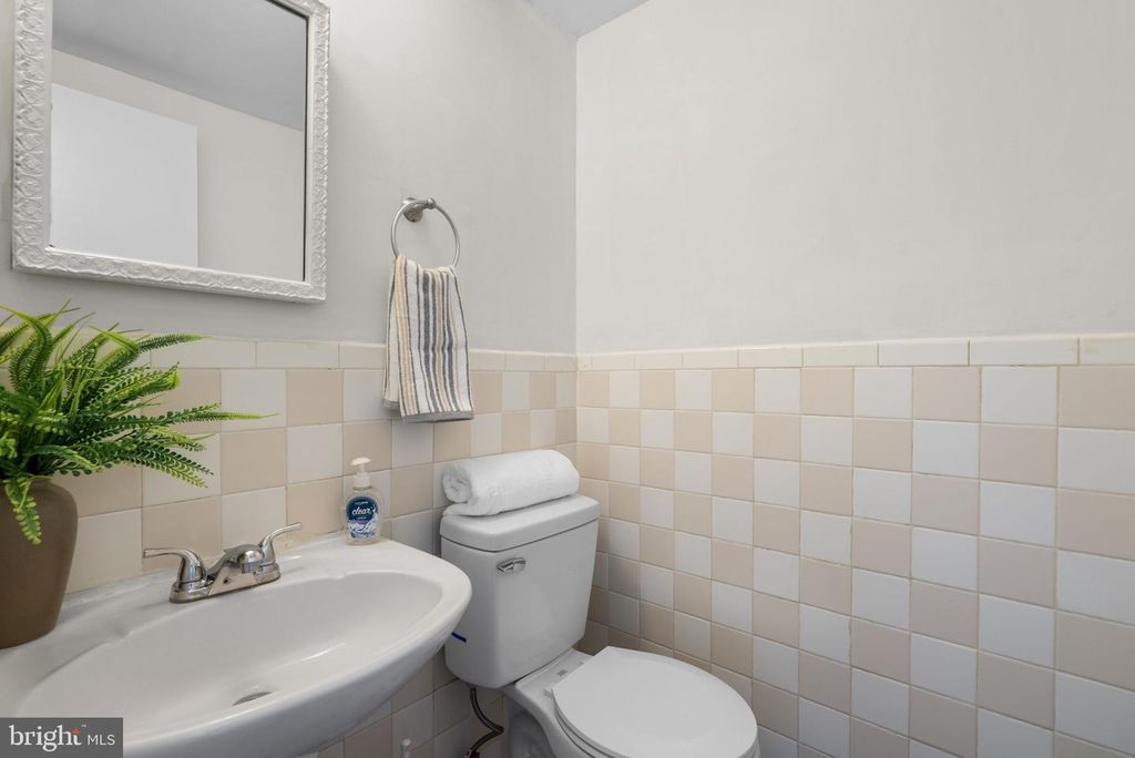 Image 12 of property listing at 758 W SIDE DR #7-G, Gaithersburg, MD 20878