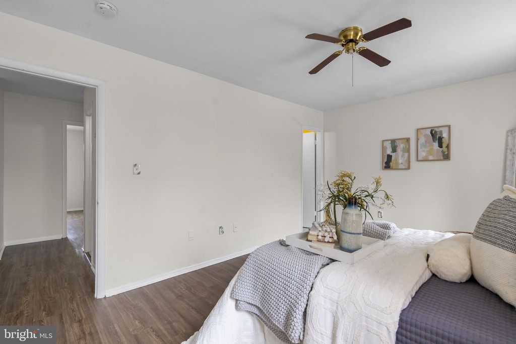 Image 15 of property listing at 758 W SIDE DR #7-G, Gaithersburg, MD 20878