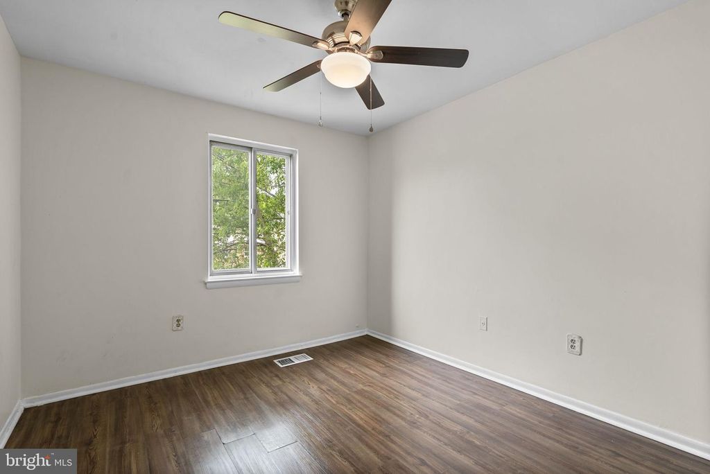 Image 18 of property listing at 758 W SIDE DR #7-G, Gaithersburg, MD 20878