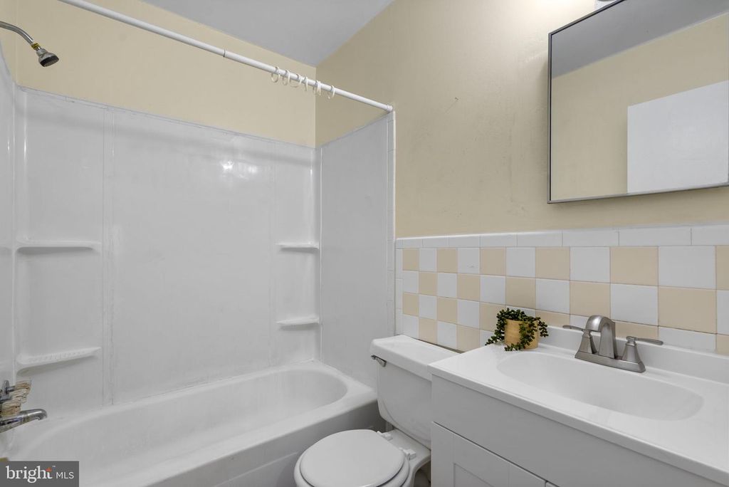 Image 19 of property listing at 758 W SIDE DR #7-G, Gaithersburg, MD 20878