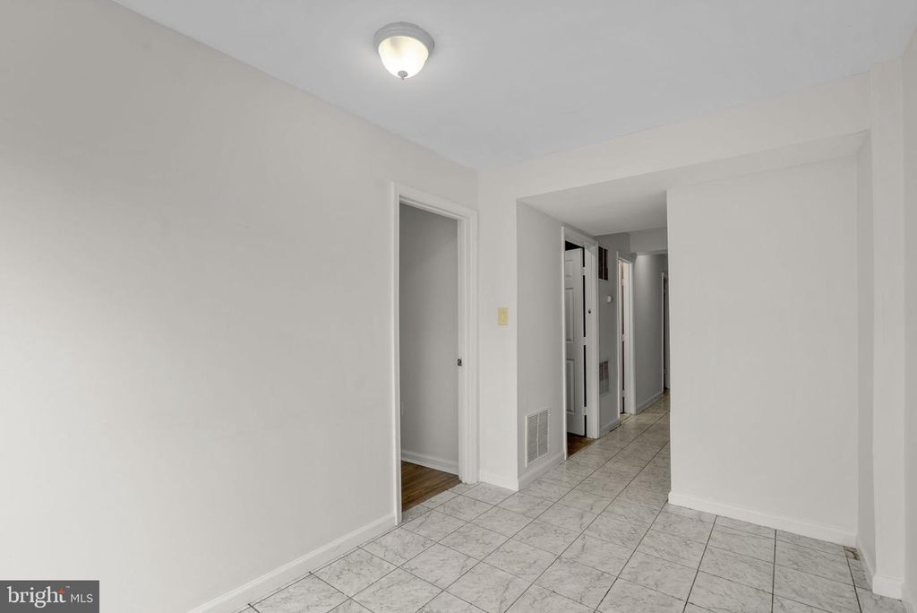Image 20 of property listing at 758 W SIDE DR #7-G, Gaithersburg, MD 20878