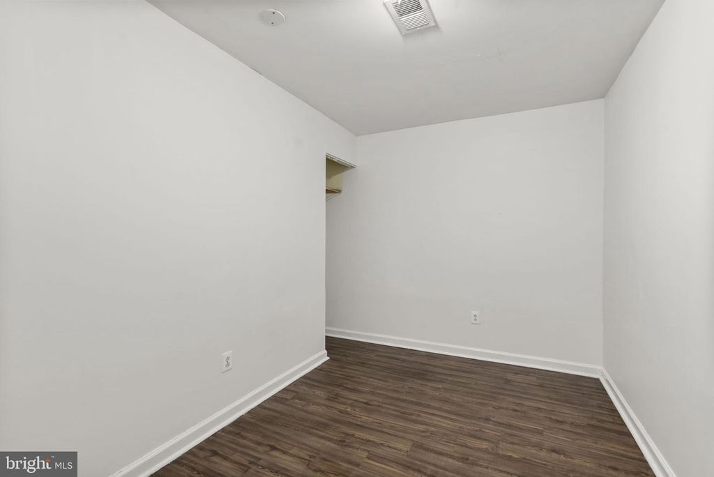 Image 21 of property listing at 758 W SIDE DR #7-G, Gaithersburg, MD 20878