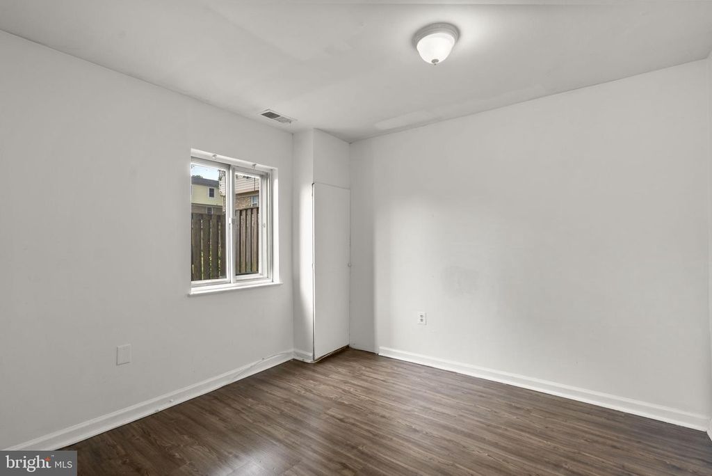 Image 22 of property listing at 758 W SIDE DR #7-G, Gaithersburg, MD 20878
