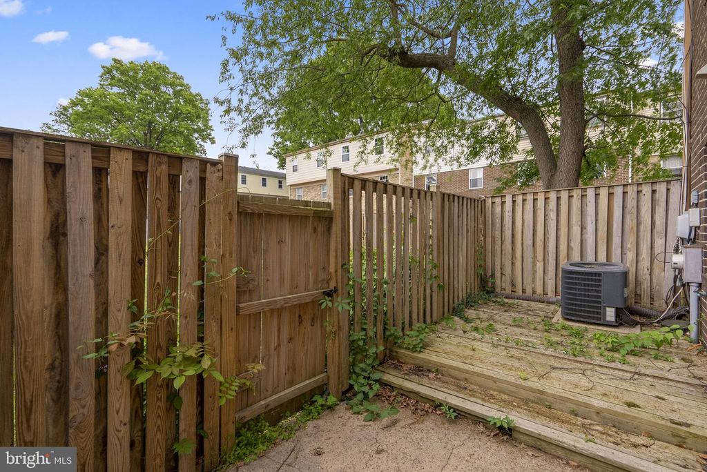 Image 24 of property listing at 758 W SIDE DR #7-G, Gaithersburg, MD 20878