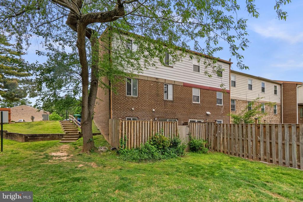 Image 25 of property listing at 758 W SIDE DR #7-G, Gaithersburg, MD 20878