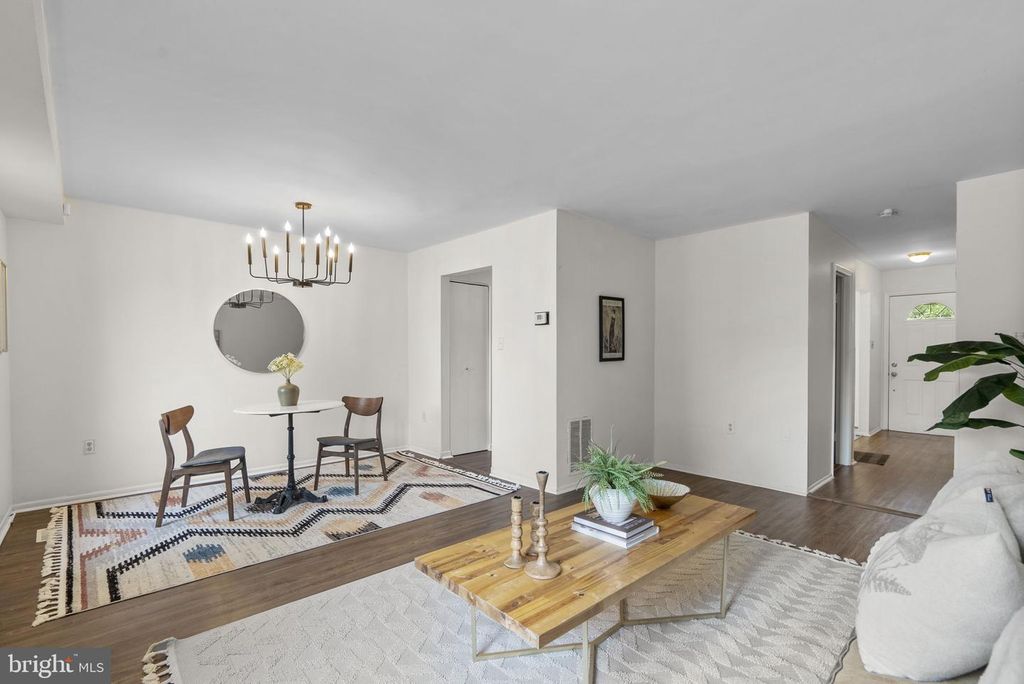 Image 7 of property listing at 758 W SIDE DR #7-G, Gaithersburg, MD 20878