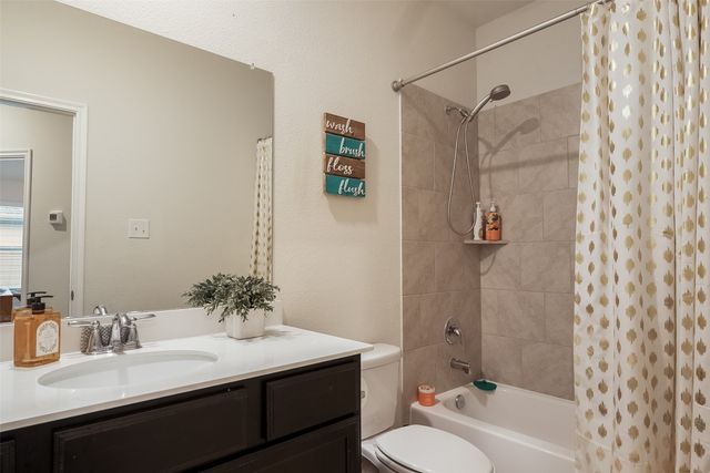 1733 Beasley Street, Van Alstyne, TX 75495