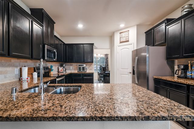 1733 Beasley Street, Van Alstyne, TX 75495