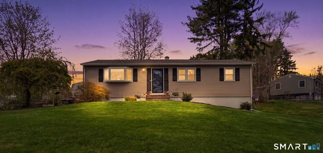 35 Apple Tree Lane, Wallingford, CT 06492