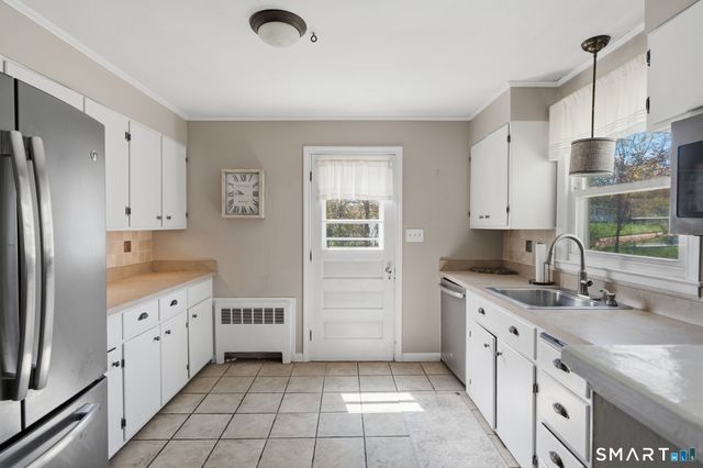 35 Apple Tree Lane, Wallingford, CT 06492