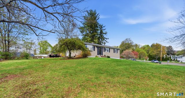 35 Apple Tree Lane, Wallingford, CT 06492