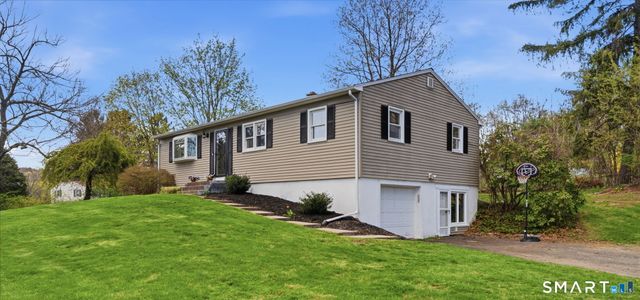35 Apple Tree Lane, Wallingford, CT 06492