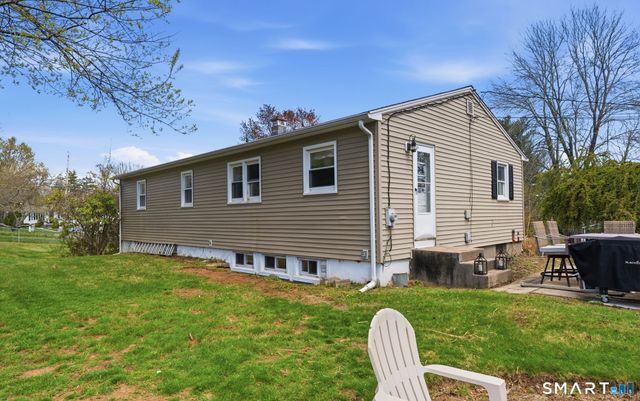 35 Apple Tree Lane, Wallingford, CT 06492