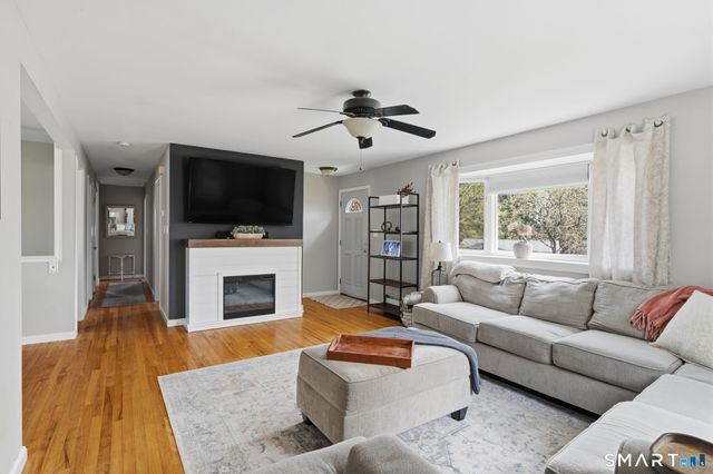 35 Apple Tree Lane, Wallingford, CT 06492