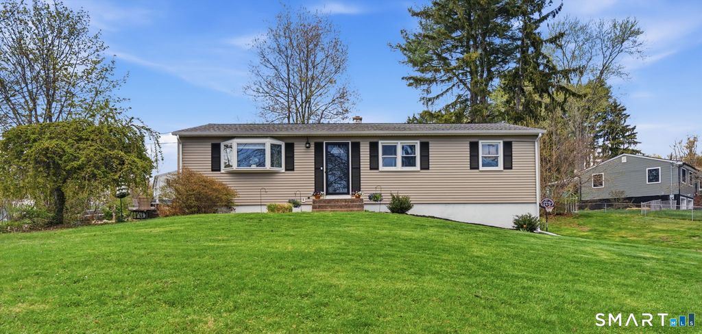 35 Apple Tree Lane, Wallingford, CT 06492