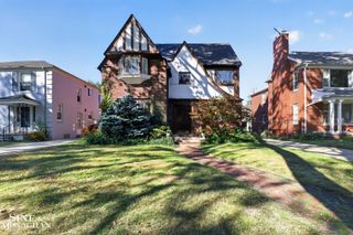 943 Harcourt Road, Grosse Pointe Park, MI 48230