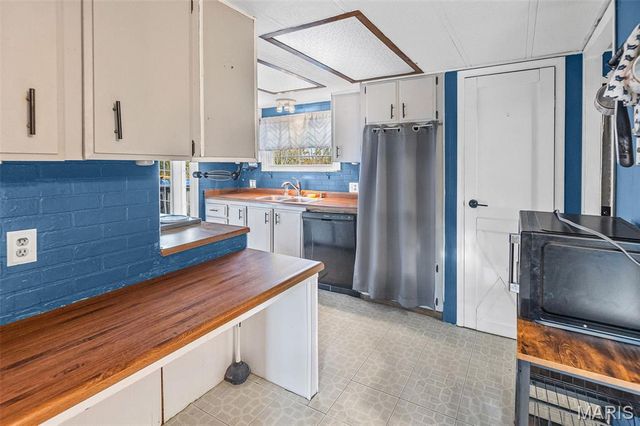 801 Scott Troy Road, Lebanon, IL 62254