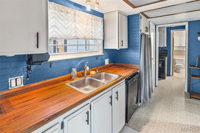 801 Scott Troy Road, Lebanon, IL 62254