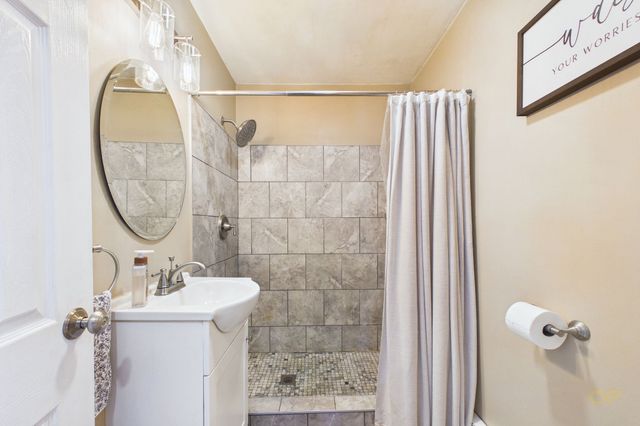 38 Little Neck Ave, Swansea, MA 02777