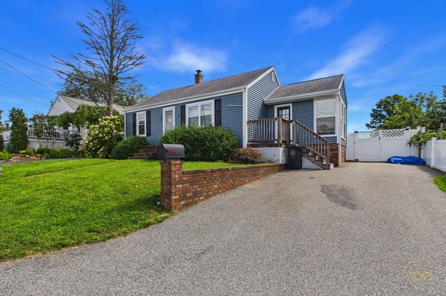 38 Little Neck Ave, Swansea, MA 02777