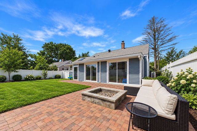 38 Little Neck Ave, Swansea, MA 02777