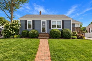 38 Little Neck Ave, Swansea, MA 02777