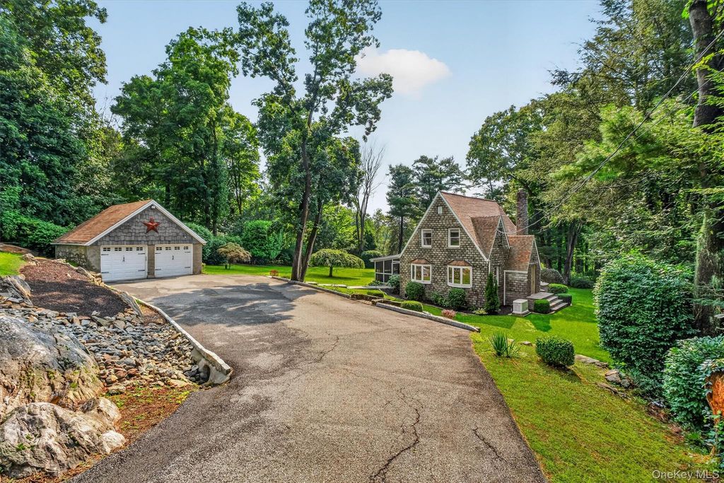 811 Farmers Mills Road, Carmel, NY 10512 — exterior