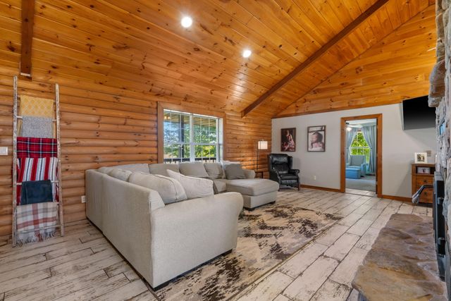 2298 State Highway A, Crane, MO 65633