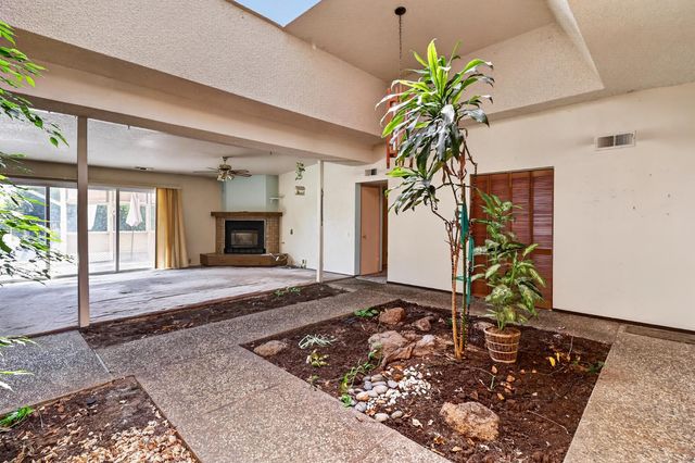 8700 Great Ct, Elk Grove, CA 95624