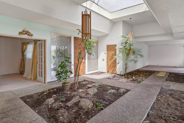 8700 Great Ct, Elk Grove, CA 95624