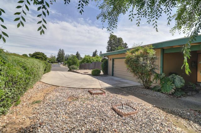 8700 Great Ct, Elk Grove, CA 95624