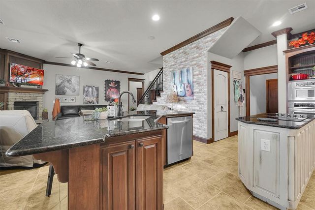 612 Old Home Place, Yukon, OK 73099