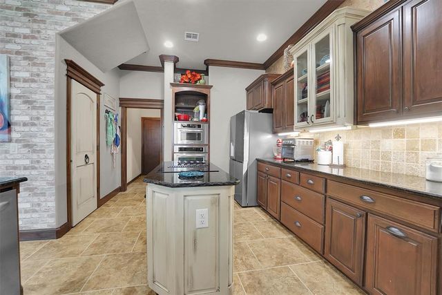 612 Old Home Place, Yukon, OK 73099