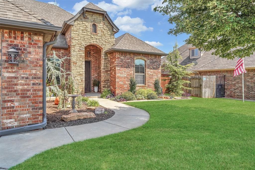 612 Old Home Place, Yukon, OK 73099