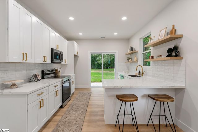318 W Fredricks Street, Anderson, SC 29625