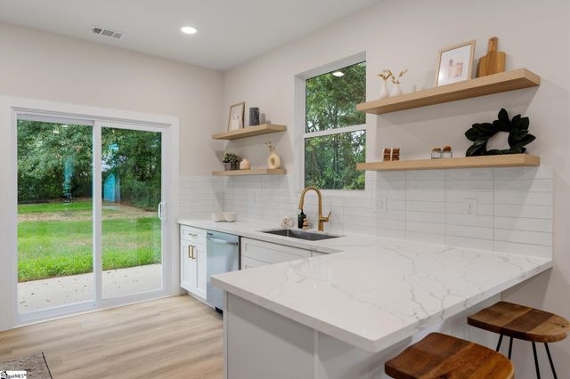 318 W Fredricks Street, Anderson, SC 29625