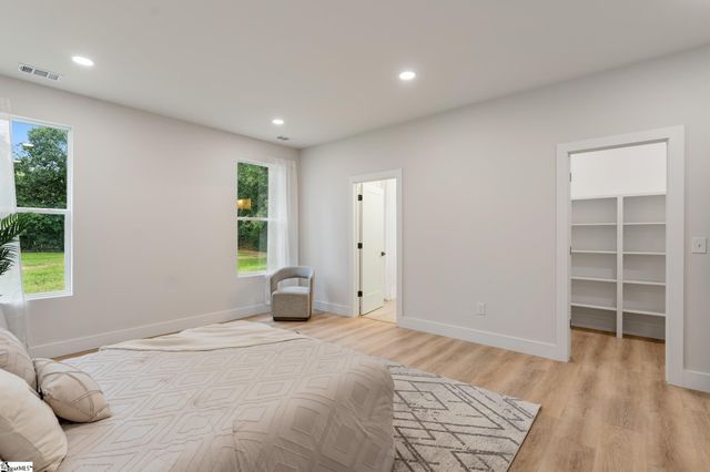 318 W Fredricks Street, Anderson, SC 29625