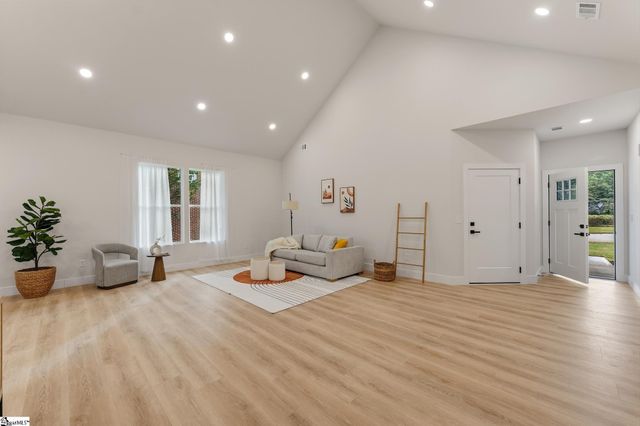 318 W Fredricks Street, Anderson, SC 29625